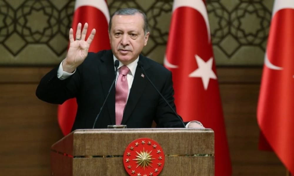 Ψεύτικα στοιχεία παρουσιάζει η Άγκυρα όσο η λίρα κατρακυλάει